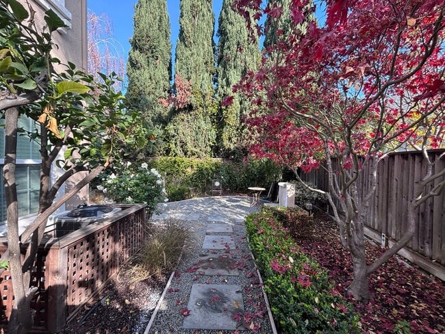 Foto del edificio - Willow Glen- Beautiful corner unit townhome with a private backyard