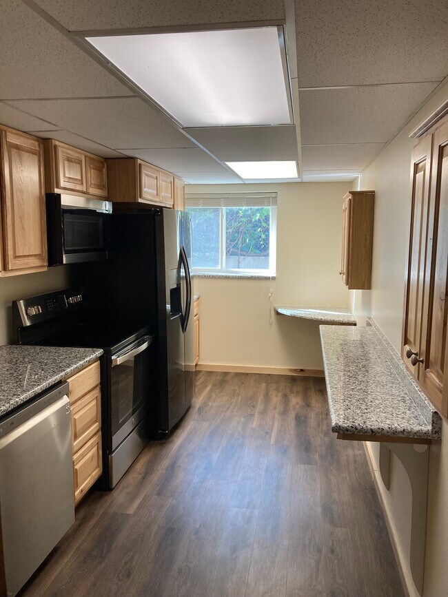 Building Photo - 900 E Peach Blossom Dr