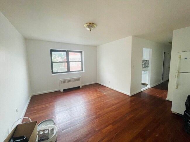 Building Photo - 165 Vroom St