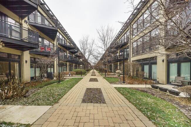 Foto del edificio - 1000 W 15th St