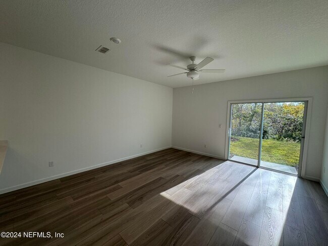 Building Photo - 681 Holly Lks Dr