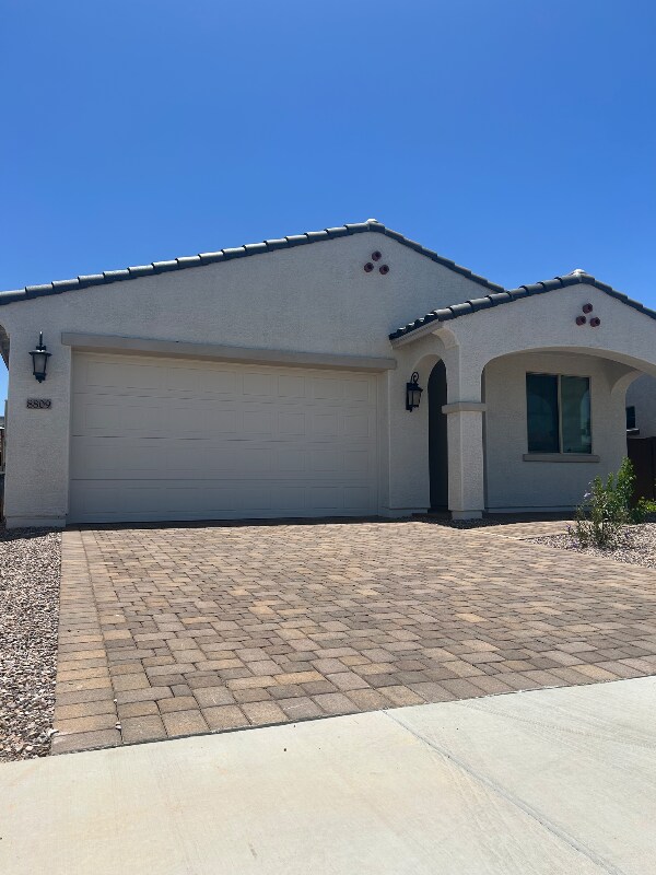 Foto principal - 8809 W Windsor Blvd