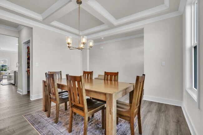 Foto del edificio - Elegant 5BR/4BA Home Minutes from the Swam...