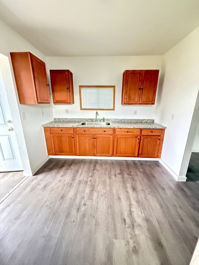 Building Photo - 913 E Market St