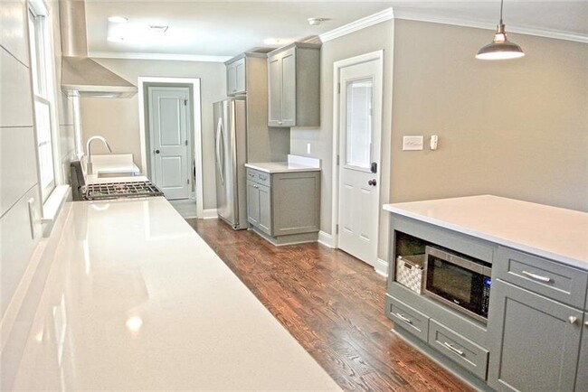Building Photo - 291 Meadow Dr