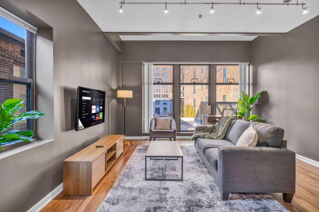 Foto principal - 668 Euclid Ave