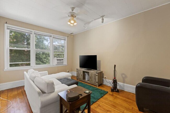 Foto del edificio - 2 bedroom in Chicago IL 60657