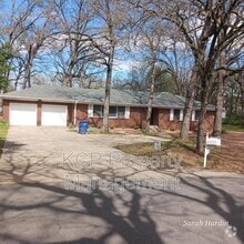 Building Photo - 1821 S Independence St