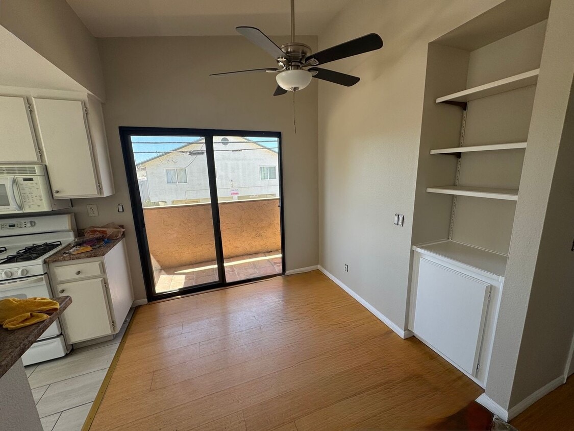 Foto del edificio - Normal Heights 2 bedroom 2 bath upstairs unit