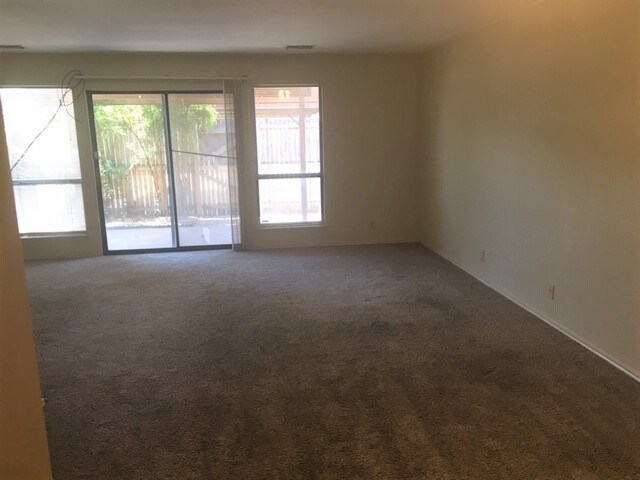 Foto del edificio - 3407 Rocky Lane Rd
