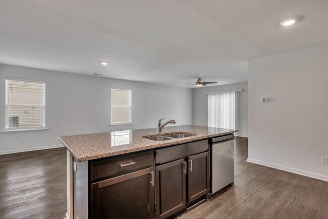 Foto del edificio - 141 Butternut Ct