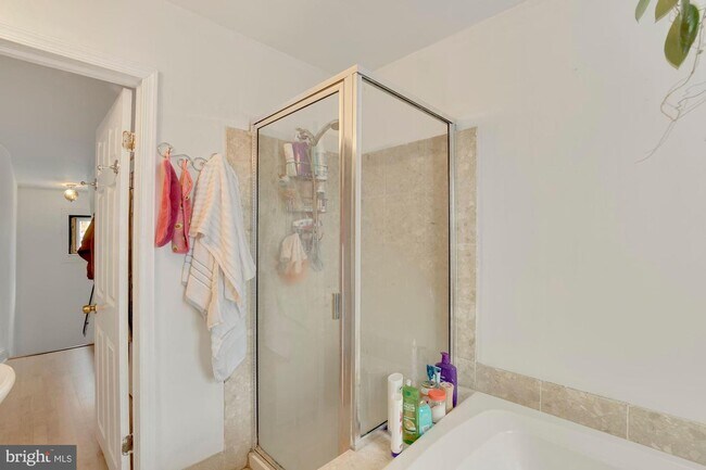 Building Photo - 1900 Mt Vernon St