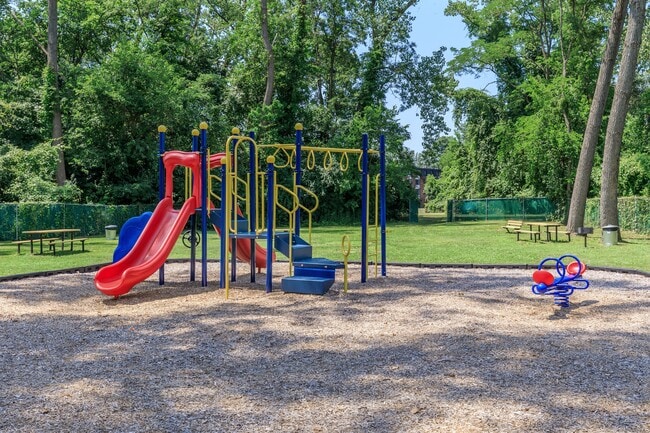 Building Photo - Woodcliff Estates