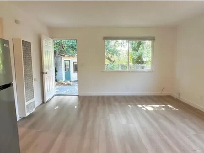 Foto del edificio - Lovely 1 Bedroom 1 Bath with a Beautiful Back Yard