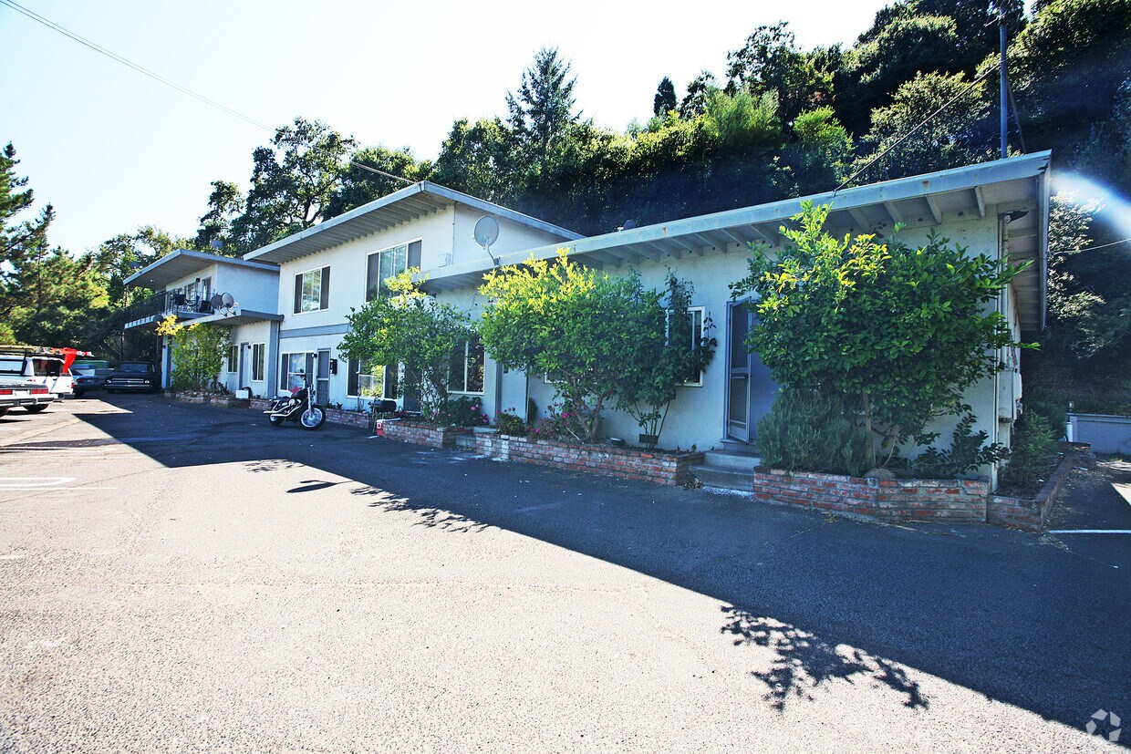 Foto del edificio - Hilltop Drive, 2991*