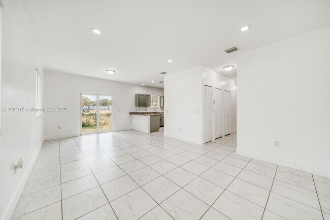 Foto del edificio - 14708 NE 7th Ave