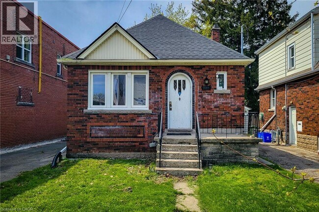 Photo du bâtiment - 66 Cline Ave S