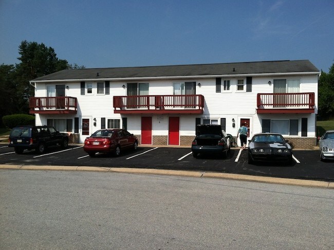 Building Photo - E4 Kenray Ave