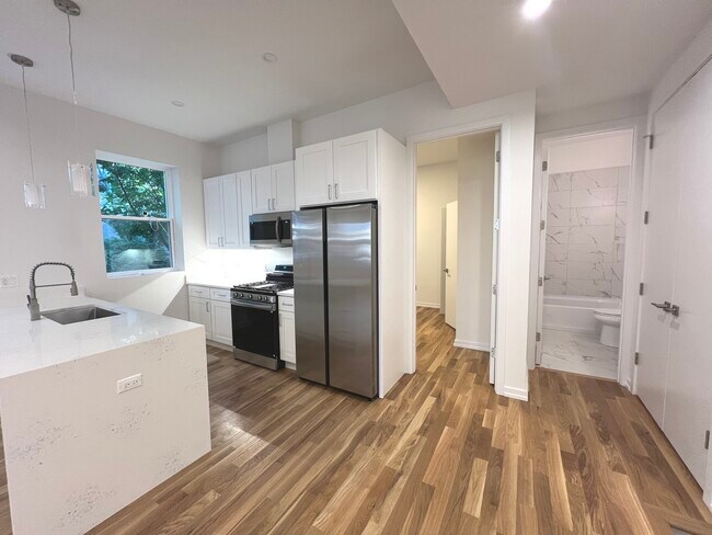 Foto del edificio - 822 N Winchester Ave