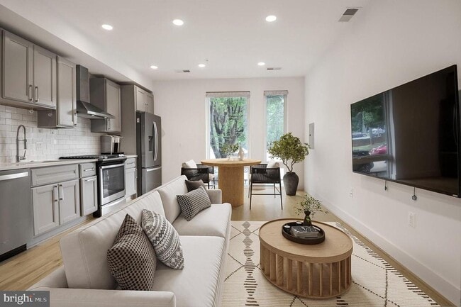 Foto del edificio - 4339 Harrison St NW