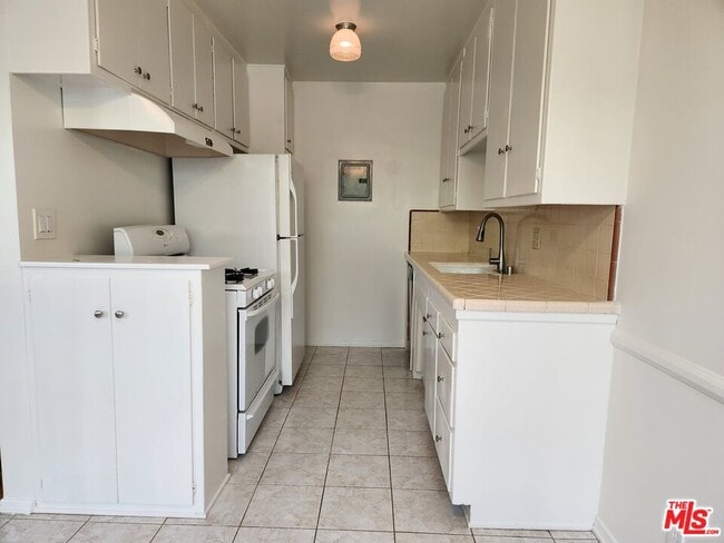 Foto del edificio - 8853 Alcott St