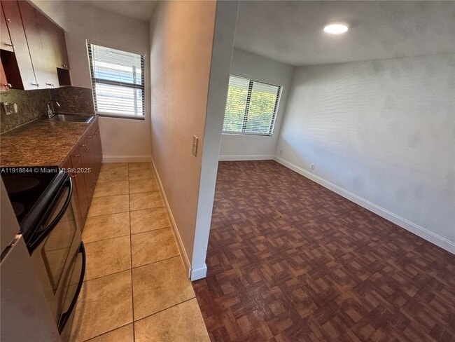 Foto del edificio - 505 NE 82nd St