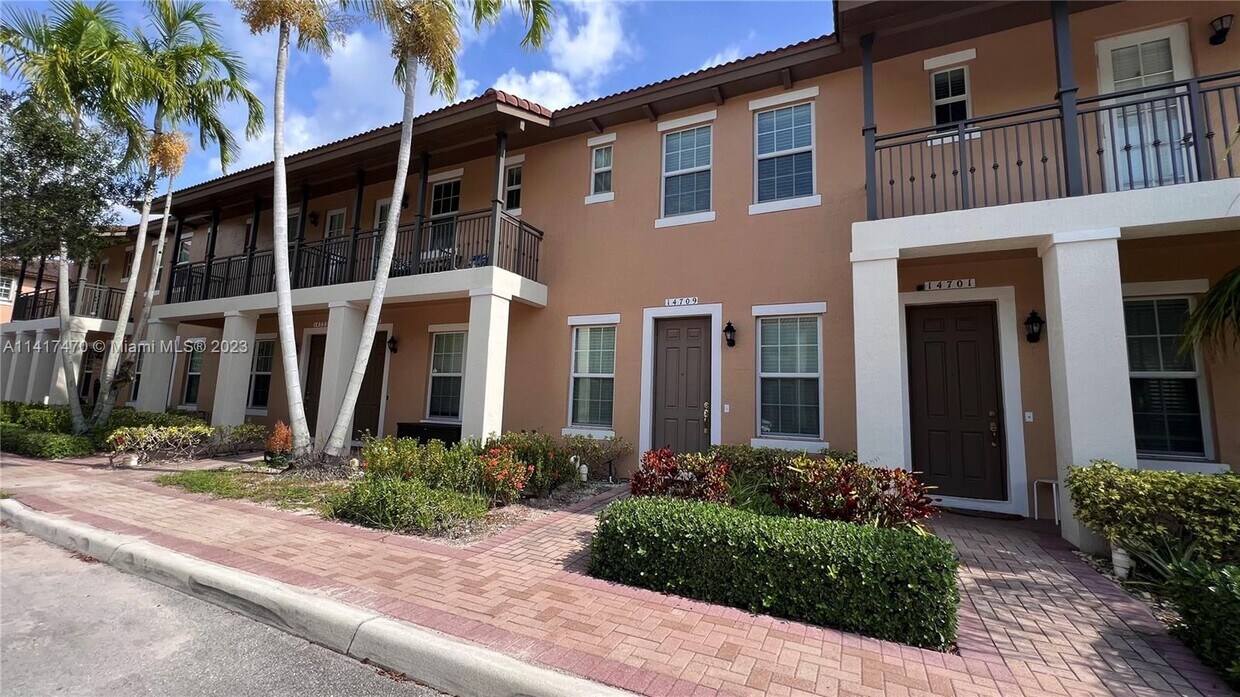 14709 SW 11th St, Pembroke Pines, FL 33027 Townhouse for Rent in