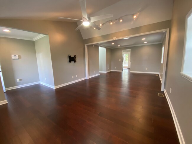 Foto del edificio - 302 Pullen Ave