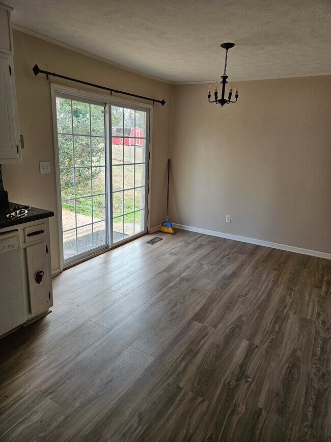 Foto del edificio - 100 Oak Rd