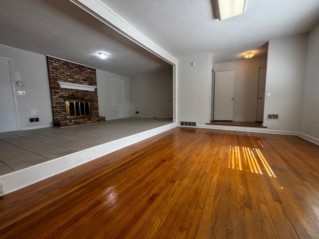 Building Photo - 227 Latonea Dr