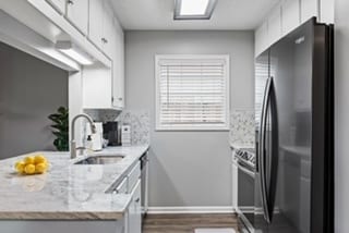 Building Photo - 160 Commons Dr