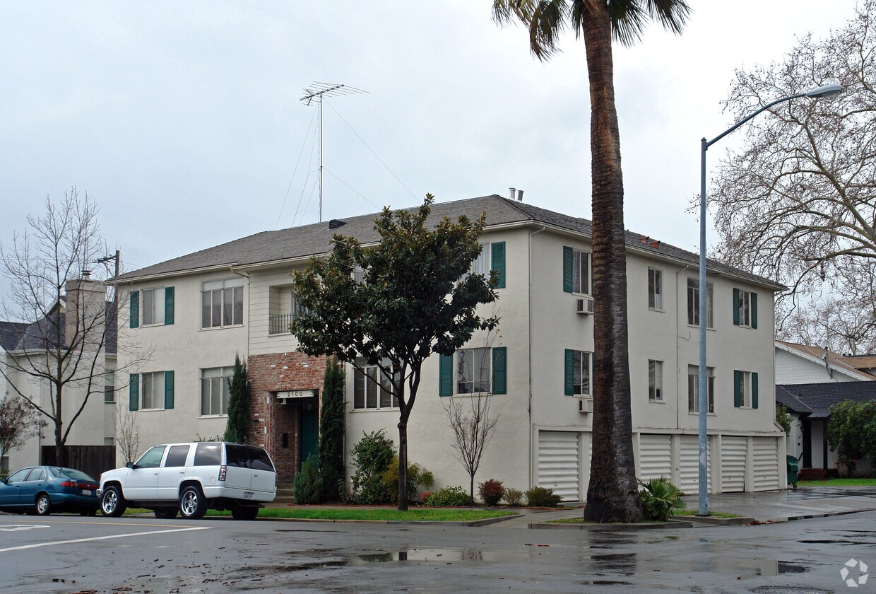 Primary Photo - 2100 27th St