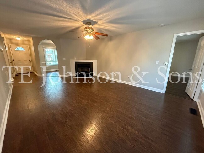 Building Photo - Charming One Level 3 Bedroom Home with Fenced Yard, Garage, and Deck