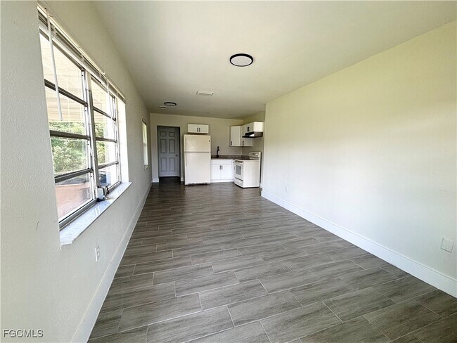 Foto del edificio - 561 Wood Ave