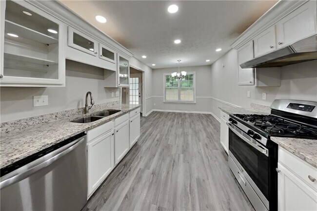 Foto del edificio - 3370 Glen Summit Ln