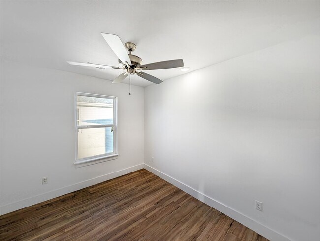 Building Photo - 1206 Nedra Dr