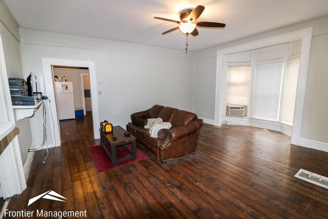 Building Photo - 1019 Moro St