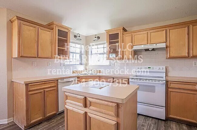 Foto del edificio - 3 Bed 2 Bath Home Available NOW