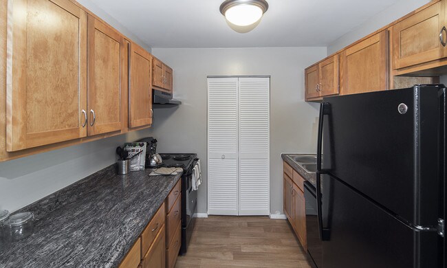 Building Photo - The Summit at Ridgewood Apartment and Townhomes