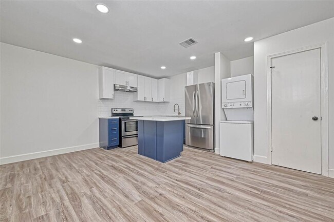 Building Photo - 5609 Denmark St