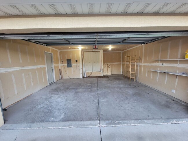 Building Photo - Beautiful single-family home in Lehi for R...