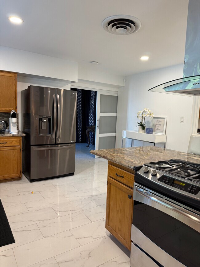Refrigerador - 1546 N Magnolia Ave