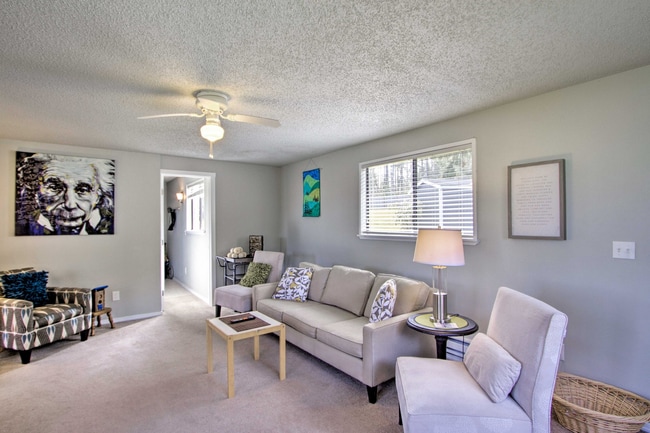 Building Photo - Island Adventure Awaits | Cozy 3BR Waterfront Home
