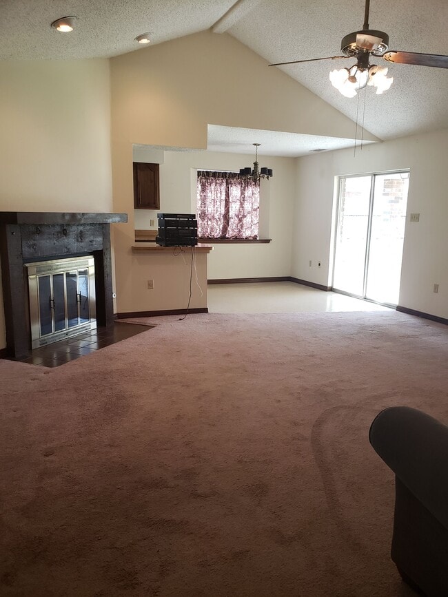 Foto del edificio - 121 Brentwood Dr