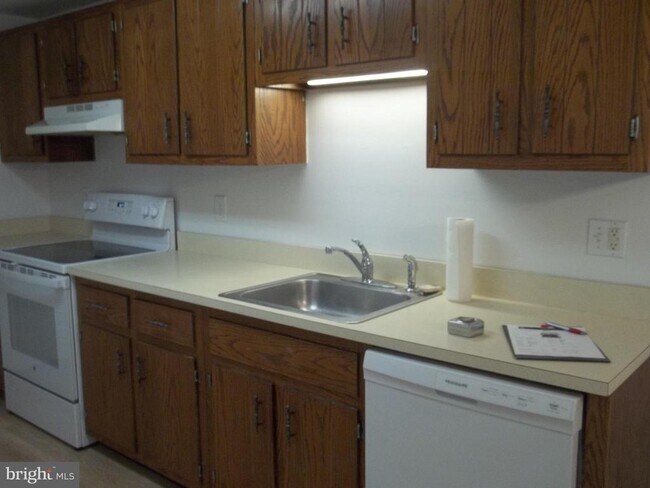 Building Photo - 342 Cherry St