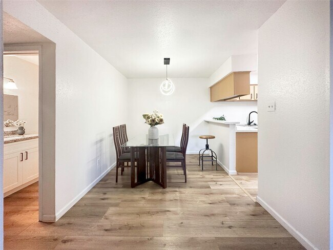 Foto del edificio - 9350 Country Creek St