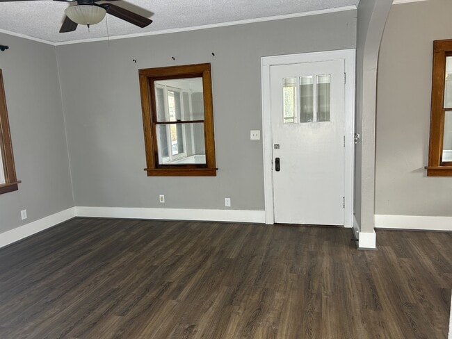 Building Photo - 1203 S West Ave