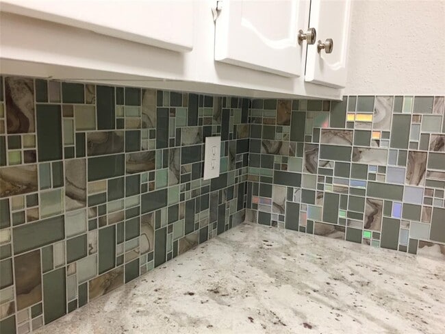 Kitchen Backsplash - 4001 Nasa Pky
