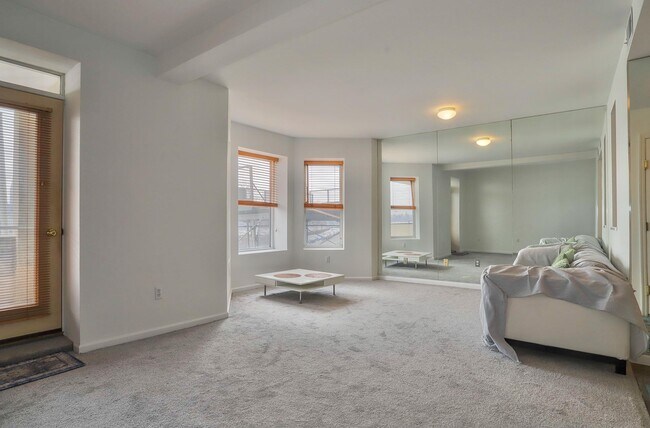 Foto del edificio - 941 JFK Blvd E