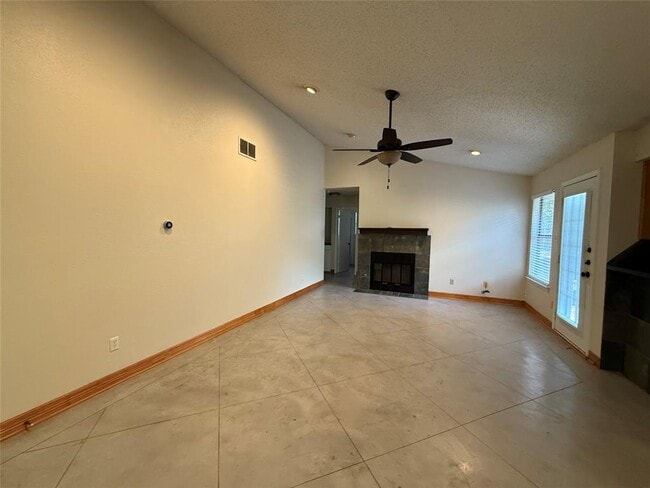 Building Photo - 12902 Covington Trail